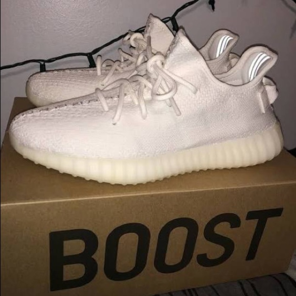 Yeezy boost 350 v2 triple white